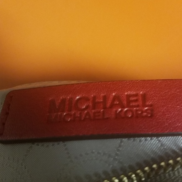 Michael Kors signature wristlet - Picture 6 of 6